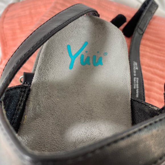 YUU ladies black strap sandal, size 8 - Picture 6 of 9